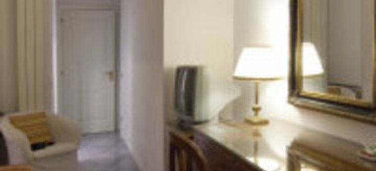 Hotel Fiorentini Residence:  NAPLES ET ENVIRONS