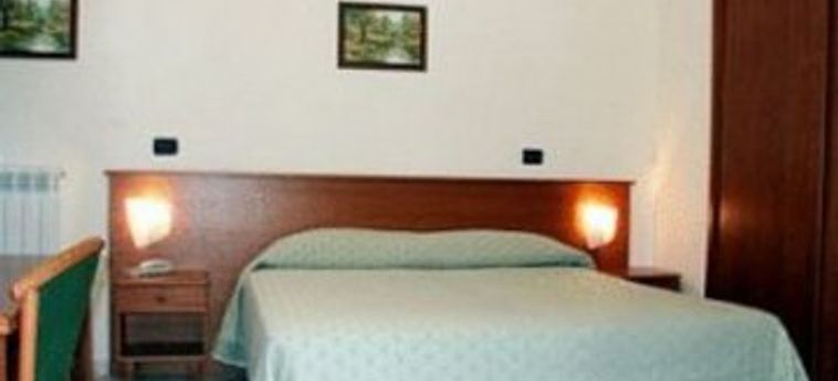 Hotel Eliseo Tourist Napoli:  NAPLES ET ENVIRONS