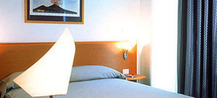 Hotel Ibis Styles Napoli Garibaldi:  NAPOLES Y ALREDEDORES