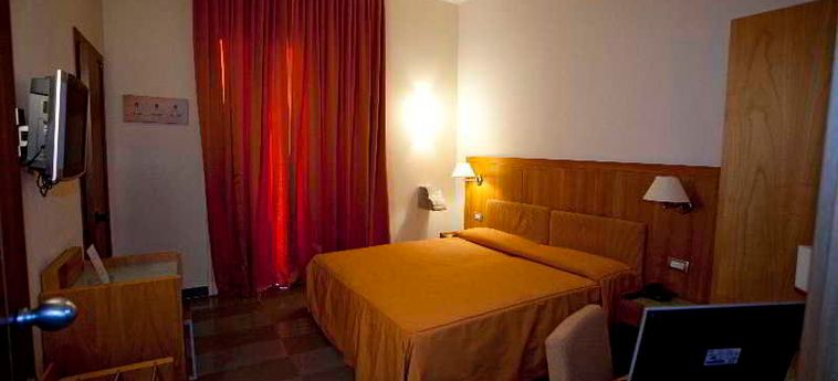 Hotel Le Terrazze Di Neapolis:  NAPOLES Y ALREDEDORES