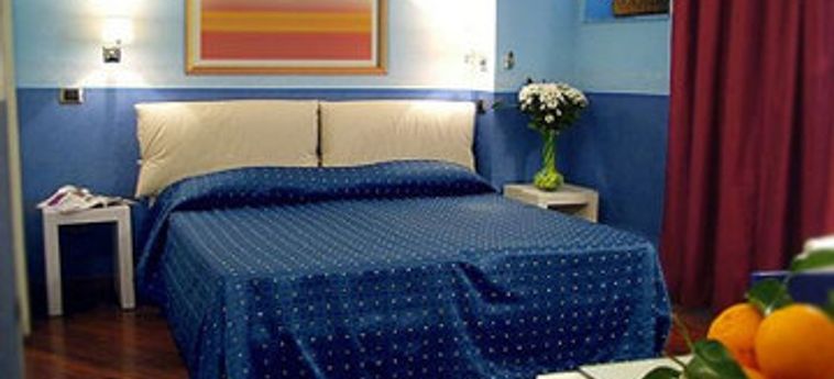 Hotel Napoliday Bed & Breakfast Residence:  NAPOLES Y ALREDEDORES