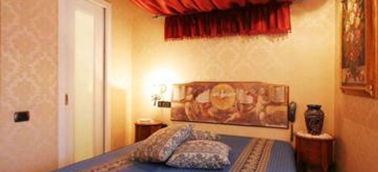 Hotel Suites Ares:  NAPOLI E DINTORNI