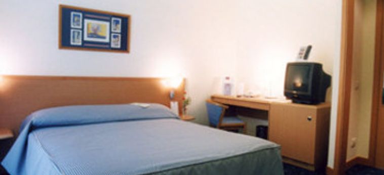 Hotel Ibis Styles Napoli Garibaldi:  NEAPEL UND UMGEBUNG