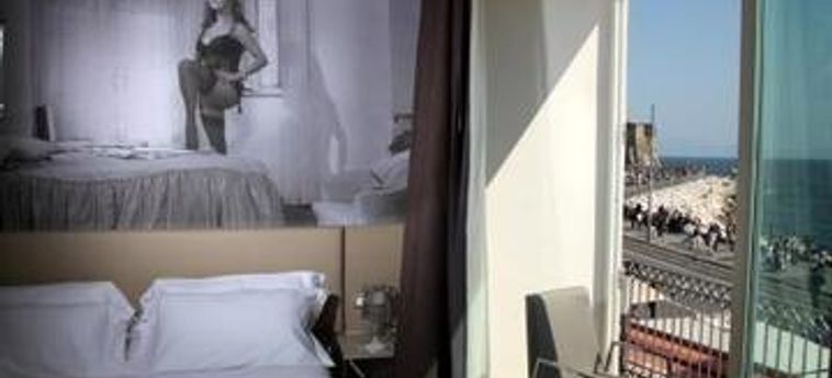 Hotel Partenope Relais:  NEAPEL UND UMGEBUNG