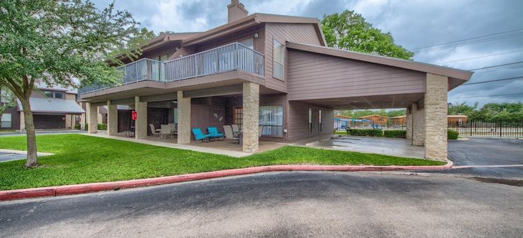 FUN ON THE COMAL CW C104 2 BEDROOM CONDO BY REDAWNING 3 Sterne