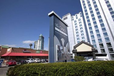 The Oakes Hotel Overlooking The Falls Niagara Falls - Ontario: Photo 