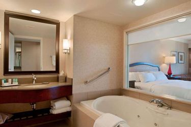 Hilton Niagara Falls/Fallsview Hotel &Amp; Suites Niagara Falls - Ontario: Photo 