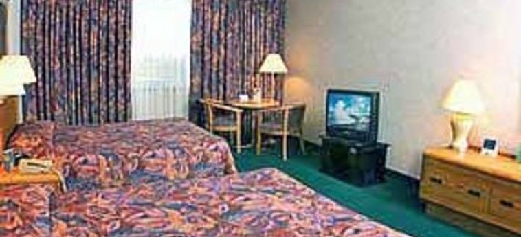 Hotel Quality Inn Clifton Hill:  NIAGARA FALLS - ONTARIO