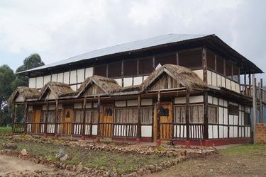 Bwindi Hostel/backpackers Lodge:  NKURINGO