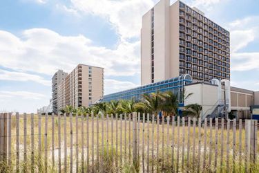 Hotel Ashore Resort & Beach Club:  OCEAN CITY (MD)