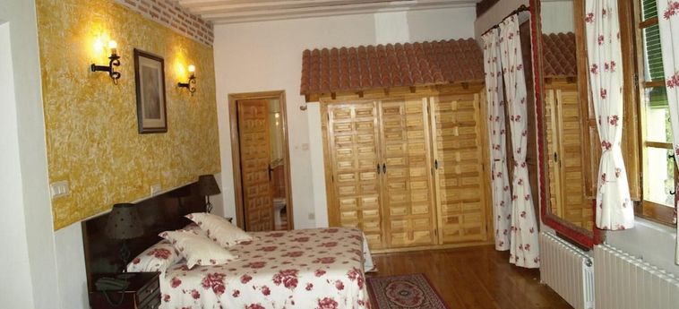 Hotel Gran Posada La Mesnada:  OLMEDO