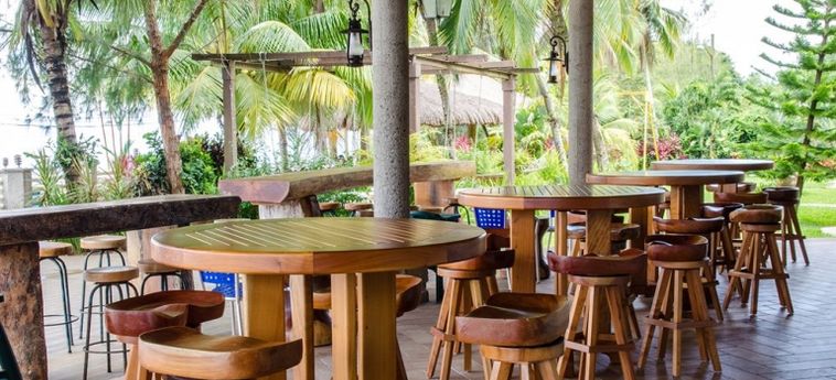 Paraiso Rainforest And Beach Hotel:  OMOA