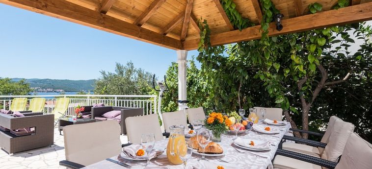 HOLIDAY VILLA PERNA WITH SWIMMING POOL 3 Sterne