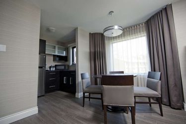 Hotel Ramada By Wyndham Ottawa On The Rideau Ottawa: Photo 