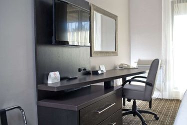 Hotel Ramada By Wyndham Ottawa On The Rideau Ottawa: Photo 