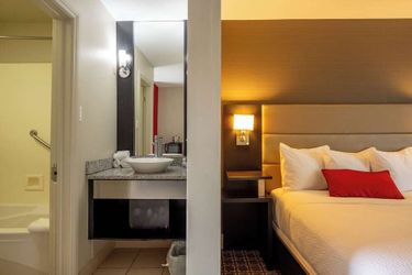 Hotel Ramada By Wyndham Ottawa On The Rideau Ottawa: Photo 