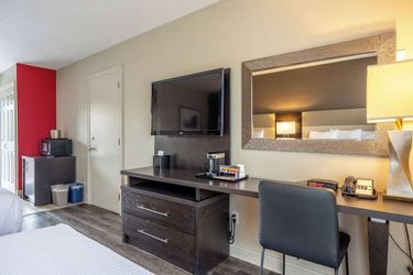 Hotel Ramada By Wyndham Ottawa On The Rideau Ottawa: Photo 