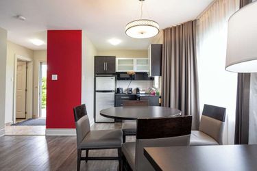 Hotel Ramada By Wyndham Ottawa On The Rideau Ottawa: Photo 