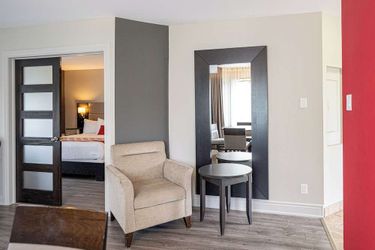 Hotel Ramada By Wyndham Ottawa On The Rideau Ottawa: Photo 