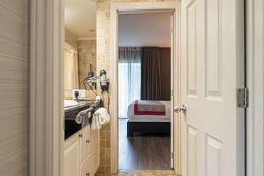 Hotel Ramada By Wyndham Ottawa On The Rideau Ottawa: Photo 