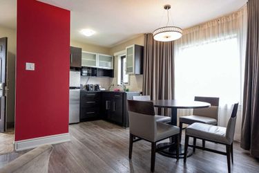 Hotel Ramada By Wyndham Ottawa On The Rideau Ottawa: Photo 