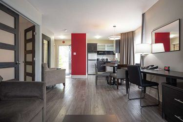 Hotel Ramada By Wyndham Ottawa On The Rideau Ottawa: Photo 