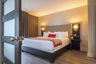 Hotel Ramada By Wyndham Ottawa On The Rideau Ottawa: Photo 