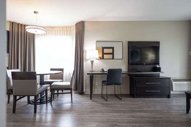 Hotel Ramada By Wyndham Ottawa On The Rideau Ottawa: Photo 