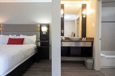 Hotel Ramada By Wyndham Ottawa On The Rideau Ottawa: Photo 