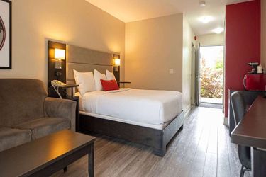Hotel Ramada By Wyndham Ottawa On The Rideau Ottawa: Photo 