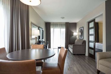 Hotel Ramada By Wyndham Ottawa On The Rideau Ottawa: Photo 