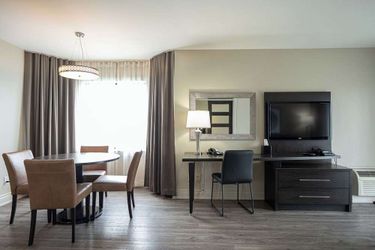 Hotel Ramada By Wyndham Ottawa On The Rideau Ottawa: Photo 