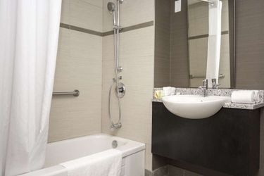 Hotel Ramada By Wyndham Ottawa On The Rideau Ottawa: Photo 