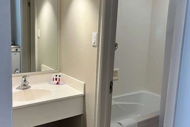 Hotel Ramada By Wyndham Ottawa On The Rideau Ottawa: Photo 