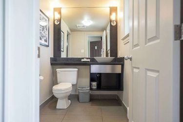 Hotel Ramada By Wyndham Ottawa On The Rideau Ottawa: Photo 