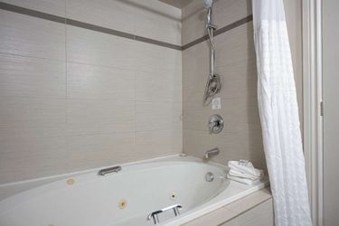 Hotel Ramada By Wyndham Ottawa On The Rideau Ottawa: Photo 