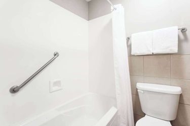 Hotel Ramada By Wyndham Ottawa On The Rideau Ottawa: Photo 