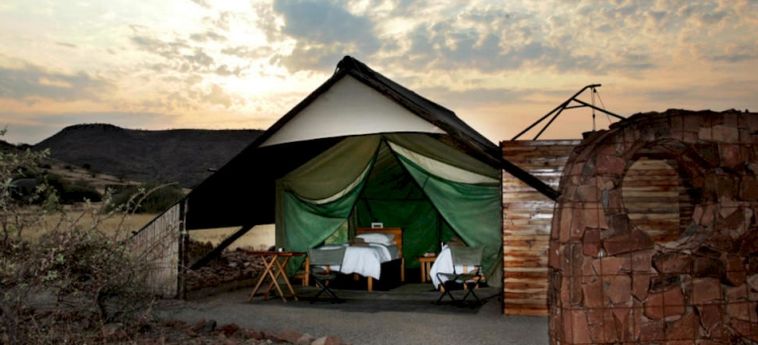 Hotel Etendeka Mountain Camp:  PALMWAG