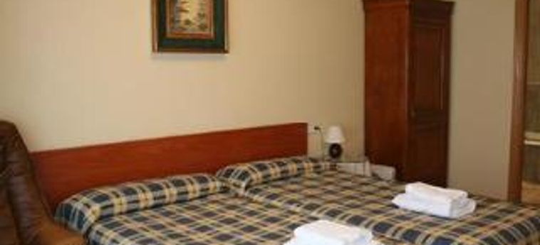 Hotel Hostal Acella:  PAMPLONA