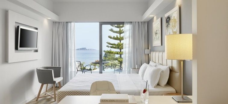 Lichnos Beach Hotel & Suites:  PARGA