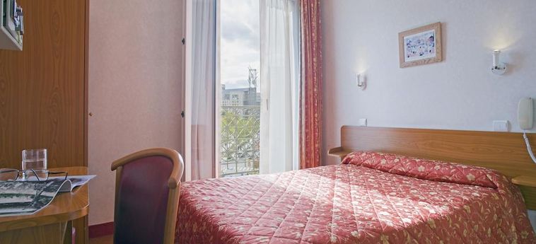 Hotel De La Place Des Alpes:  PARIGI