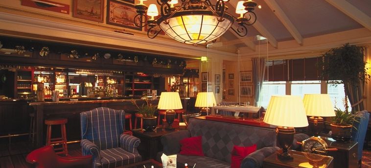 Hotel Disney's Newport Bay Club:  PARIS - DISNEYLAND PARIS