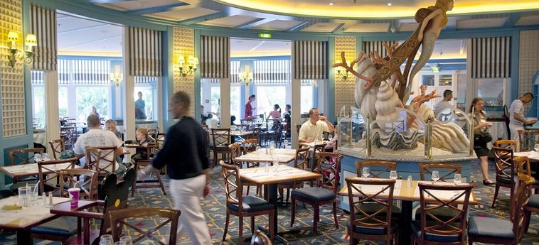 Hotel Disney's Newport Bay Club:  PARIS - DISNEYLAND PARIS