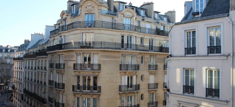 Hotel Bassano:  PARIS