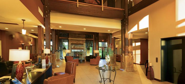 Hotel Sunrise Ridge Waterfront Resort:  PARKSVILLE
