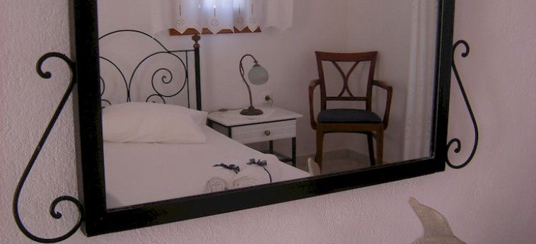 Hotel Roussos Beach:  PAROS