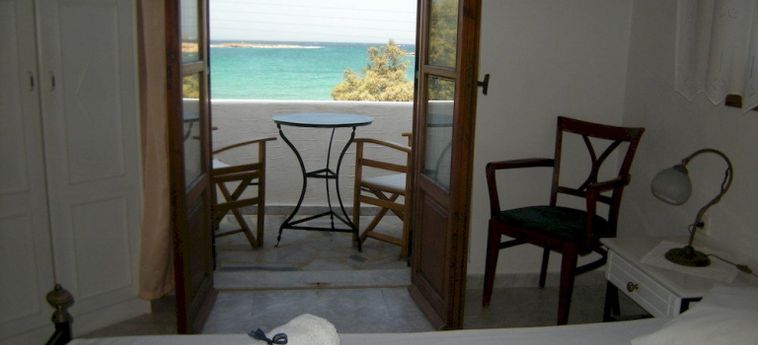 Hotel Roussos Beach:  PAROS 