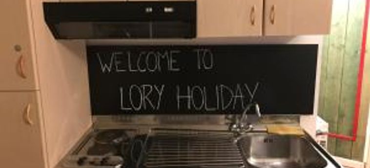 LORY HOLIDAY 0 Sterne