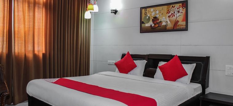Hotel Oyo 15715 Royal Ar Residency:  PATNA