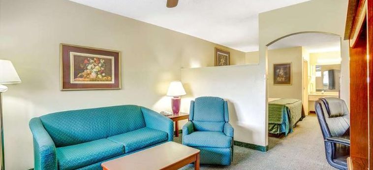 DAYS INN & SUITES BY WYNDHAM PEACHTREE CITY 2 Sterne
